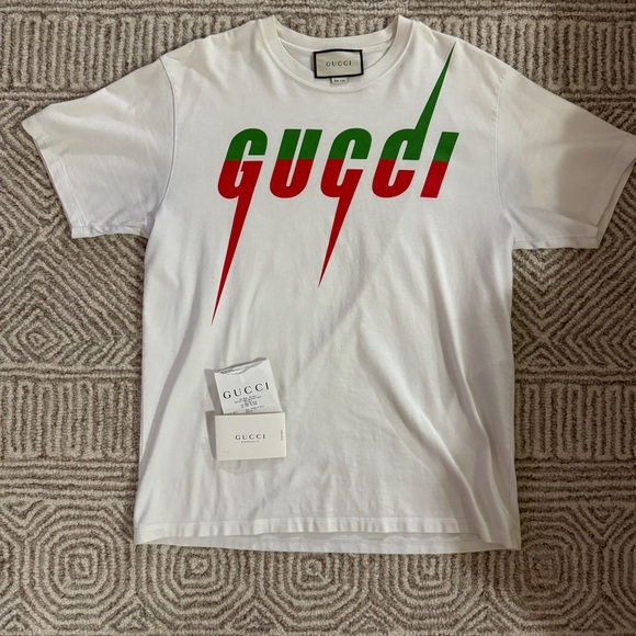 Gucci T-SHIRT WITH GUCCI BLADE PRINT - Picture 2 of 6